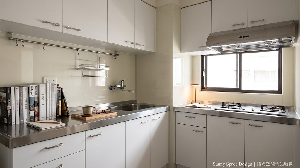 土城美麗宏國假L型廚房 × 不鏽鋼檯面 × 餐具造型把手｜陽光空間精品廚具