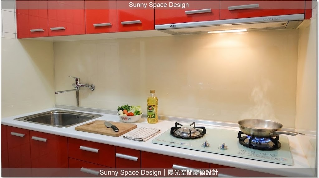 板橋龍泉街紅色美耐板廚具 × 豪山白玻爐 × 小家庭首選｜陽光空間精品廚具