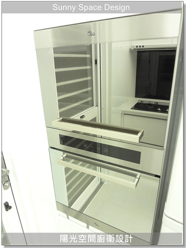 黑色烤漆玻璃反射光影效果