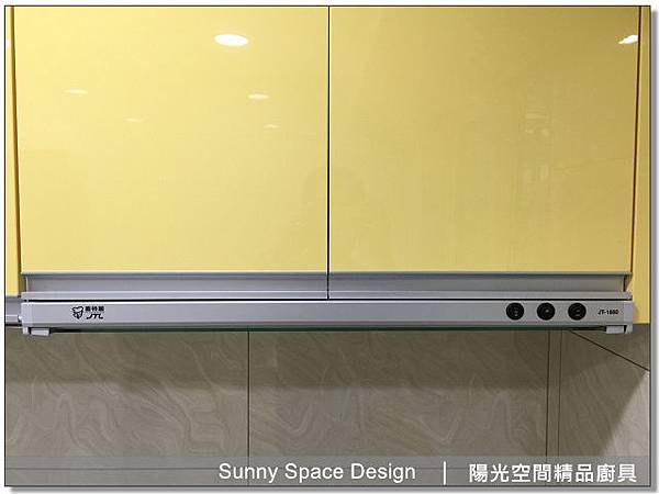 結晶鋼烤門板與吊桿掛架收納