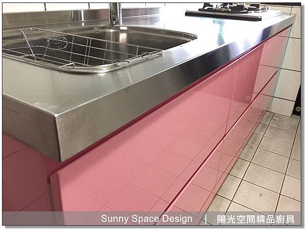 凹字型水槽下木抽設計特寫