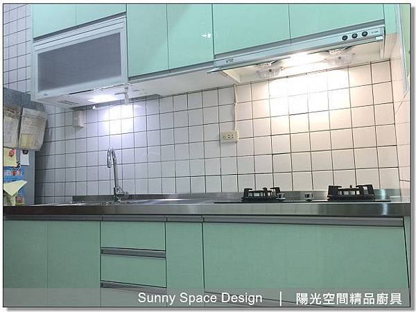 土城延和路一字型綠色廚具完工全景