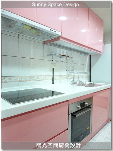 粉紅廚房側面視角