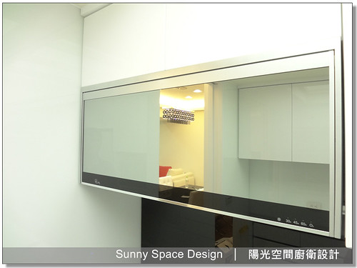 上掀門收納櫃內部空間