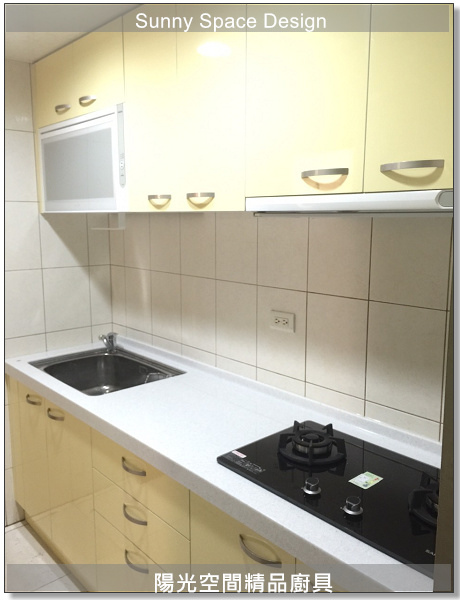 新莊一字型美耐門板廚具全景