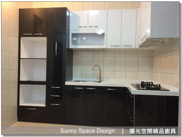 櫻花雙口爐與林內隱藏式抽油煙機配置