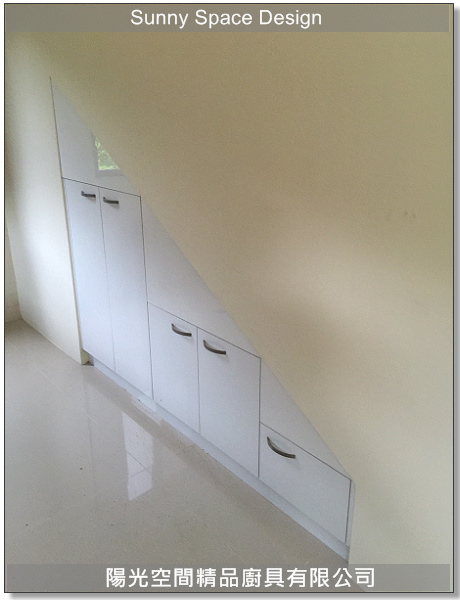 廚房整體動線與光影