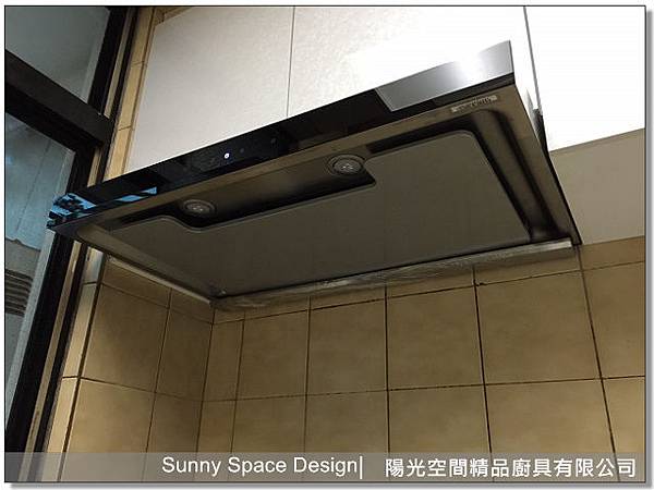 下櫃黑色美耐門板質感