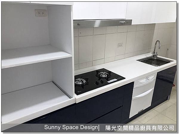 斜把手設計與門板線條