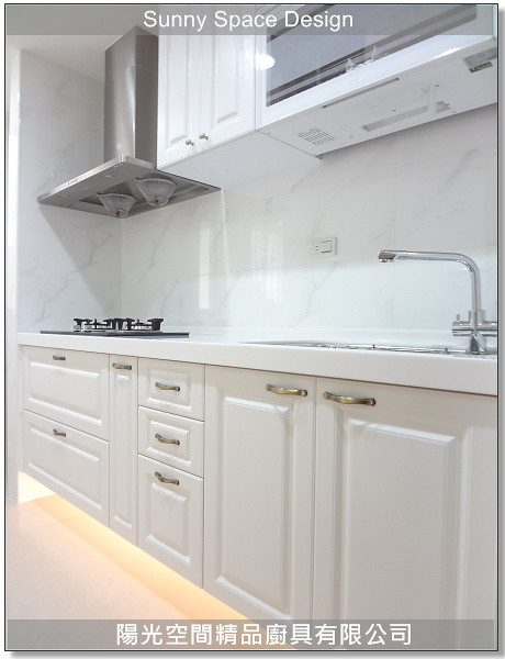 拉籃與瓶罐架設計｜小空間收納規劃