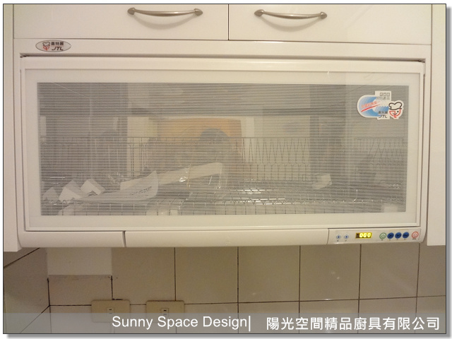 完工後整體乾淨俐落的廚房空間