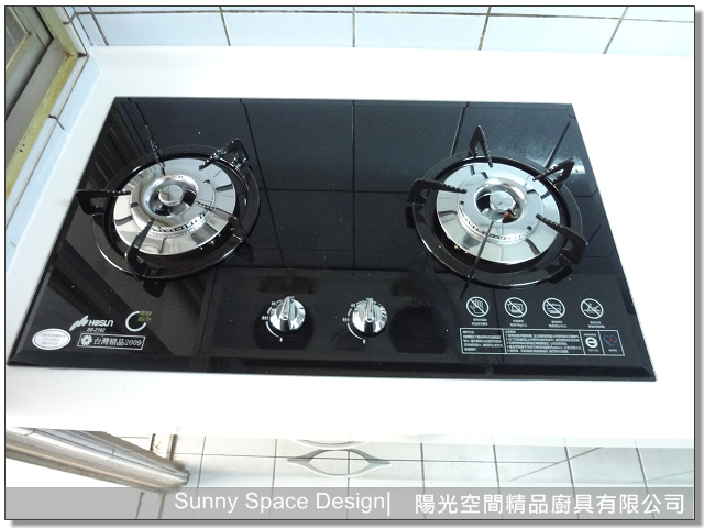 豪山玻璃爐與隱藏式抽油煙機配置