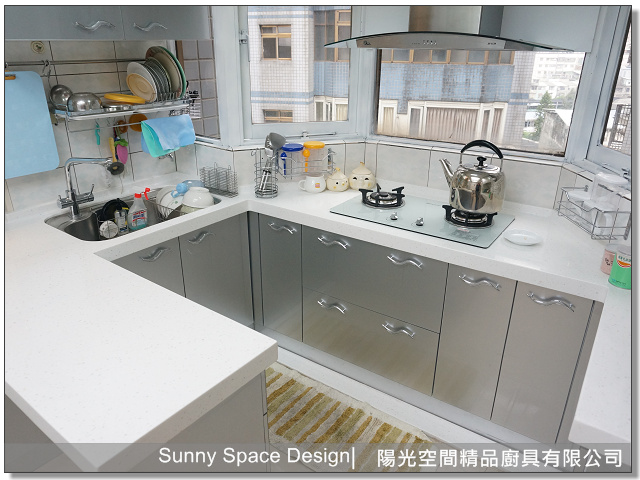 水槽區吊桿與瀝水收納