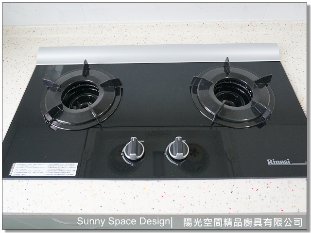 櫻花雙口玻璃爐與人造石檯面細節