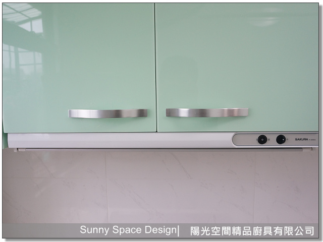 雙水槽與鵝頸龍頭特寫