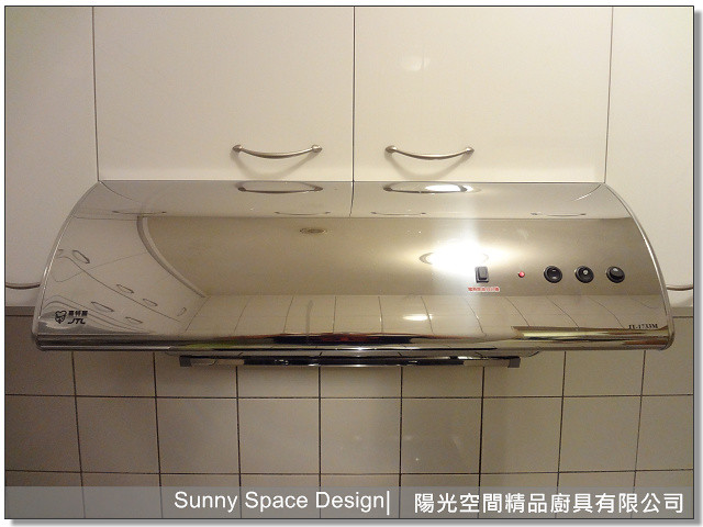 後方平台區下櫃收納空間