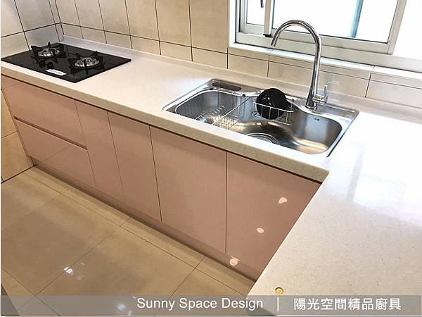 廚房小吧檯區域與過渡空間設計