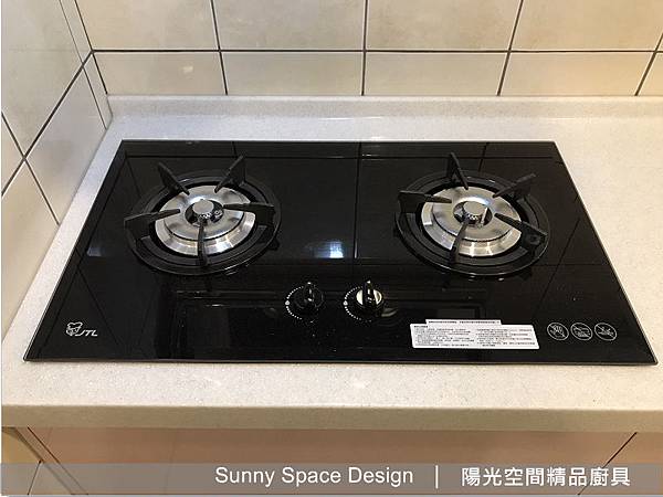 側拉調味架收納有序