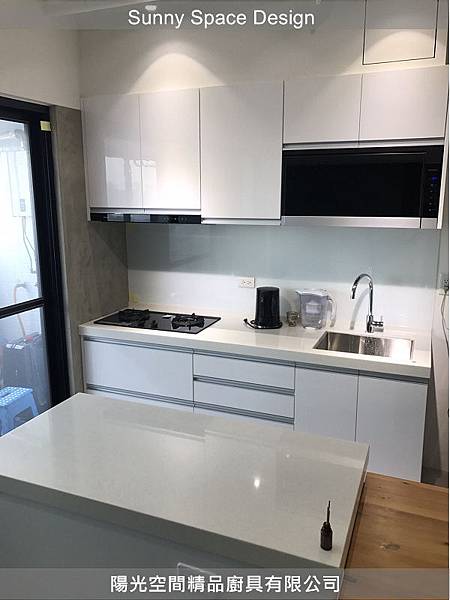 中和秀朗路一字形加中島廚具整體照