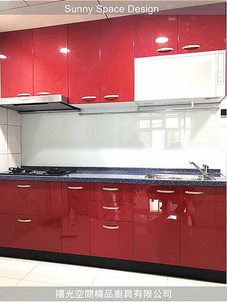 櫻花瓦斯爐與藍色檯面接合細節