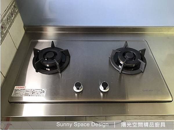 廚房整體清爽明亮的氛圍