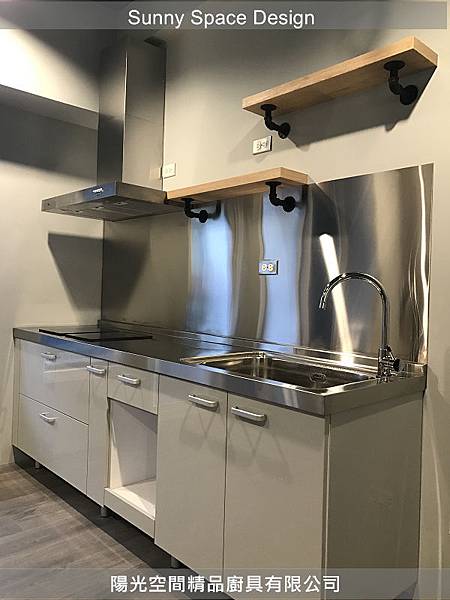 新莊新崑路微工業風廚房完工全景