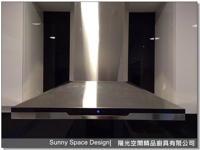 冰箱預留區與整體高櫃對齊設計