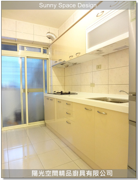 通化街米色一字型廚房全景