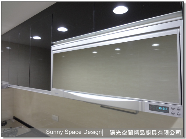 不鏽鋼大單槽與檯面接縫細節