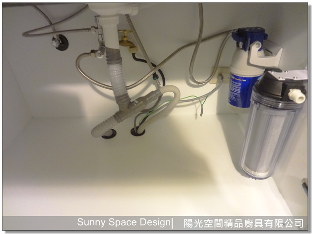 美耐門板與G型鋁把手細節