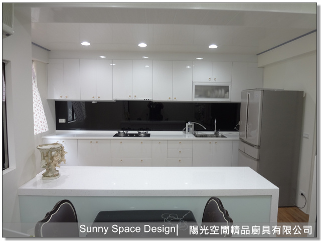 中島216cm檯面特寫 韓國人造石 玻璃飾板