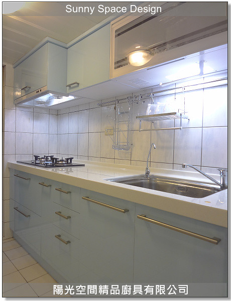 天空藍水晶門板與加大把手特寫