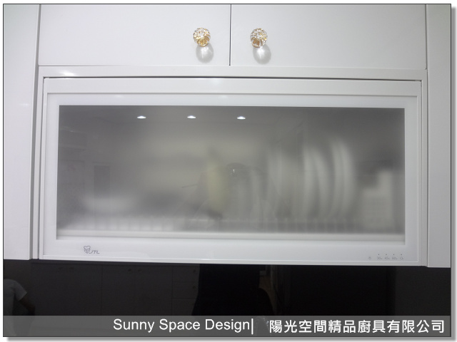 中島內側收納櫃體展示