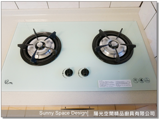 廚房整體清爽明亮的氛圍