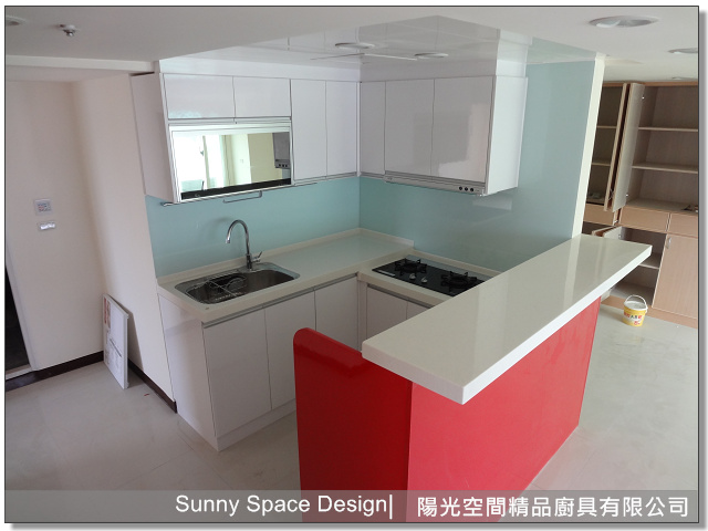 洗脫烘衣機整合於廚具內設計