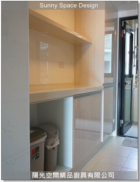 高身櫃與冰箱上櫃配置