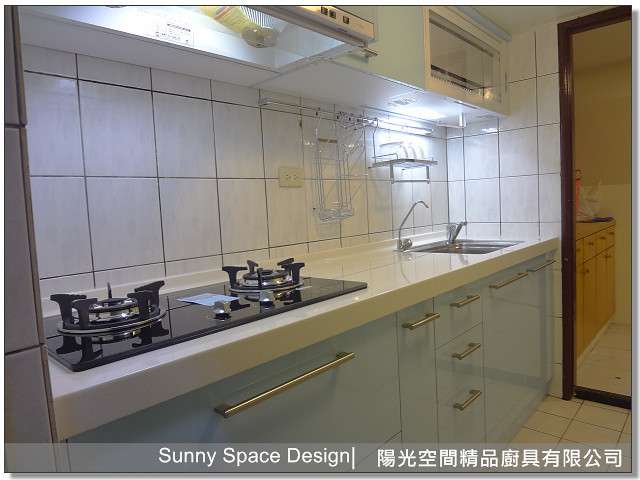 抽油煙機罩櫃前推設計修飾排煙孔