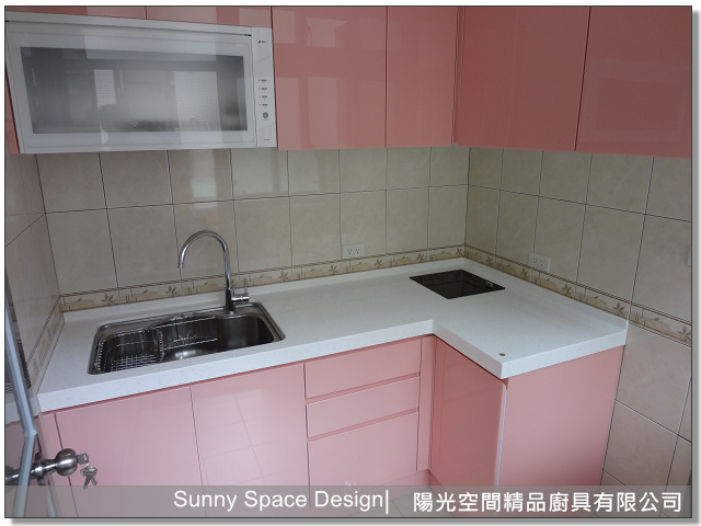 新店光明街粉色L型廚具全景