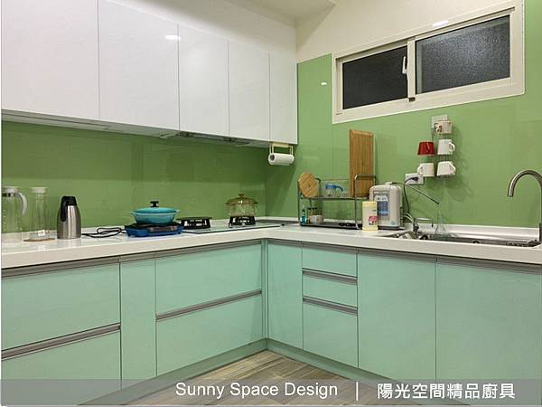 土城學府路綠色水晶門板L型廚房完工照