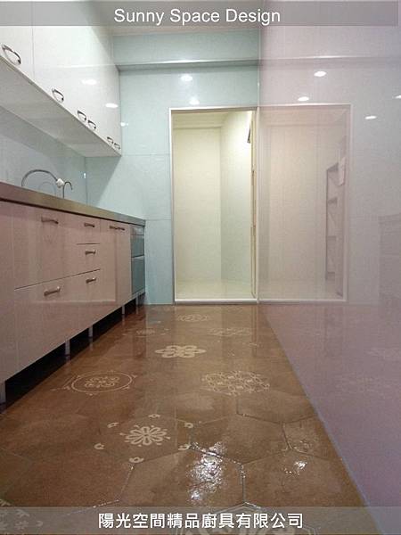 櫻花抽油煙機R-3261與水槽配置