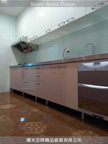 粉紅色背牆烤漆玻璃溫柔色調