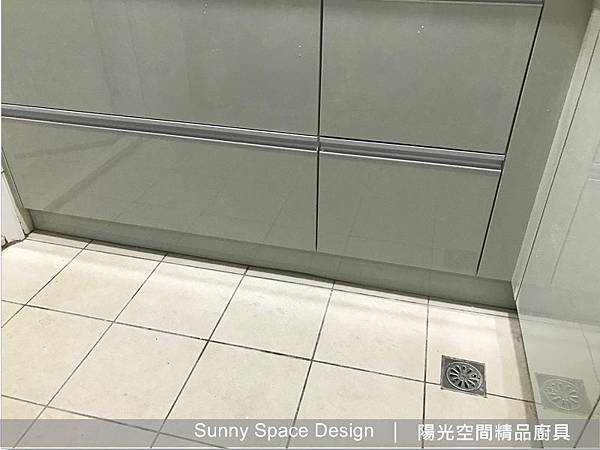 淺灰結晶鋼烤門板質感