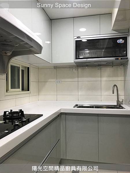 LG人造石檯面與BLUM鋁抽細節