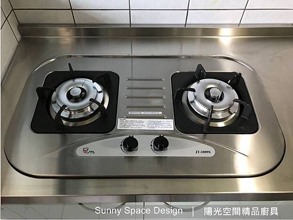 門板質感 輕盈綠水晶門板與把手質感