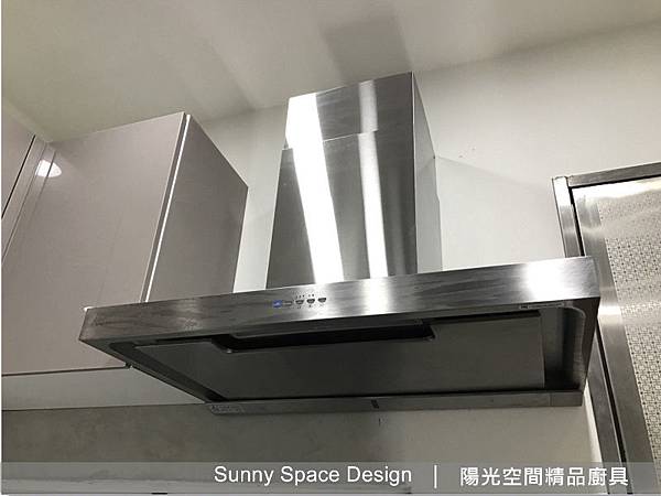 背面120cm平台櫃與60cm電器櫃