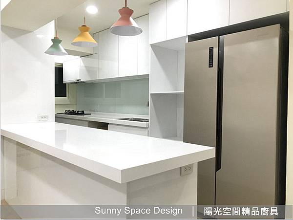 中島小美機專屬展示區與插座配置