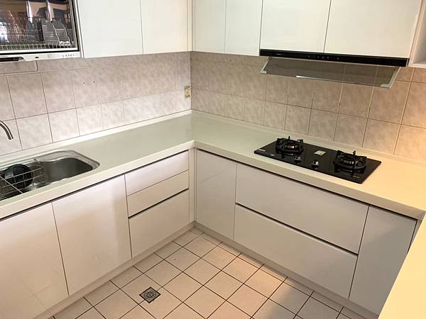 吧檯備料區與轉角收納