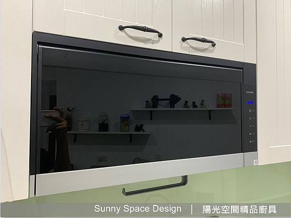 廚房整體動線與採光展示