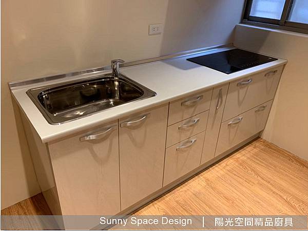 IH爐嵌入美耐板檯面特寫