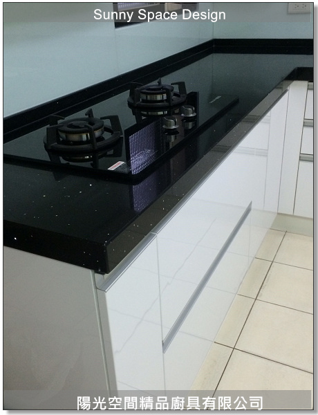 茶水區開放櫃無門板設計